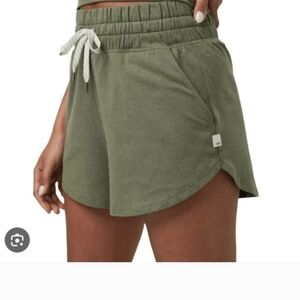 Like New ! Vuori Halo Shorts Sz Small